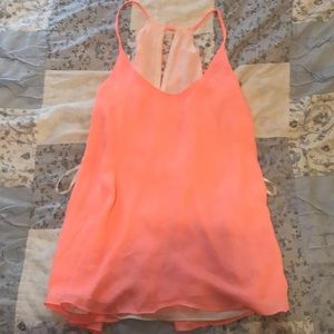Reversible tank with cutout